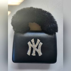 Fuzzy Handle Yankee Clutch